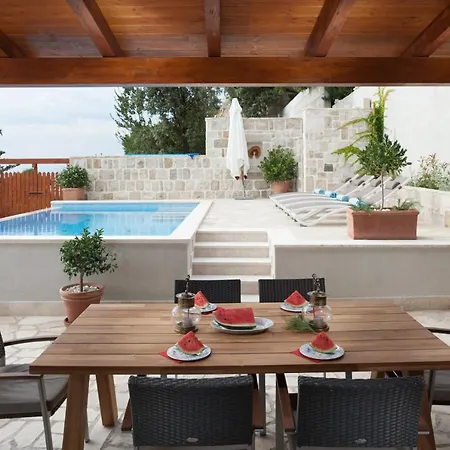 Вилла Kate Подгора